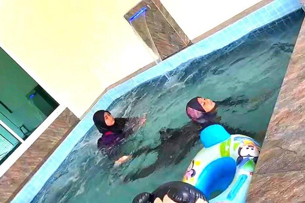 Вілла Desaru 16Pax Family With Private Mini Pool & Jacuzzi Кота-Тінггі Екстер'єр фото