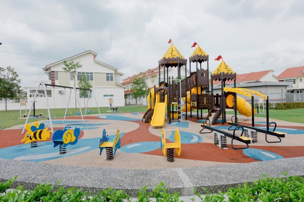 Вілла Desaru 16Pax Family With Private Mini Pool & Jacuzzi Кота-Тінггі Екстер'єр фото